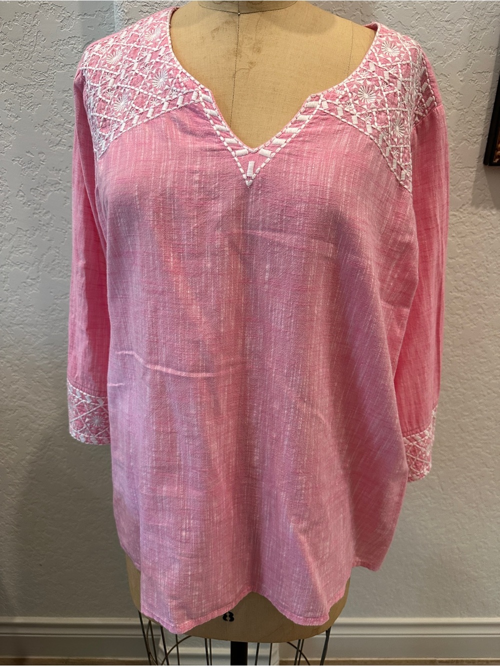 Parsley & Sage Pink V-Neck Embroidered Tunic Top